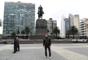 Plaza Independência com a estátua de Jose Artigas ao fundo
