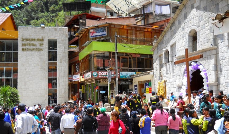 Praça central de Aguas Calientes