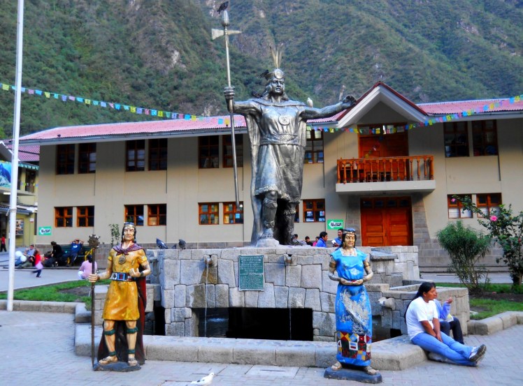 Praça central de Aguas Calientes