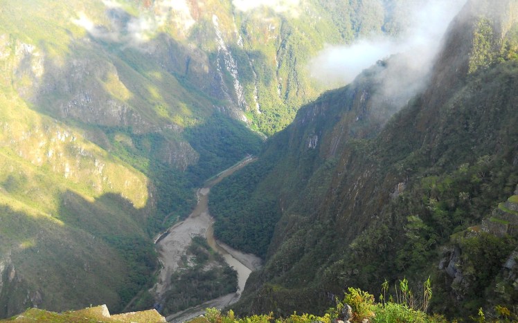 Rio Urubamba correndo lá embaixo