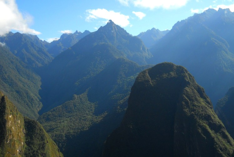 Visual das montanhas ao redor de Machu Picchu