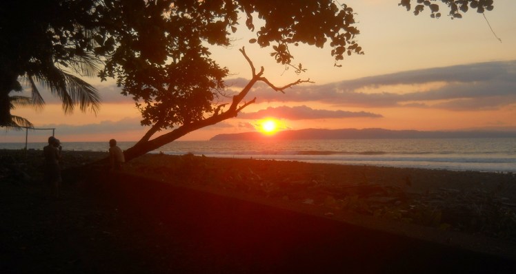 Pavones - por do sol lá em Cabo Matapalo