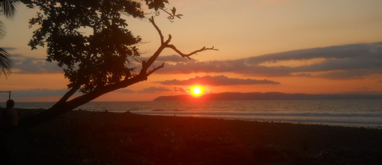 Pavones - por do sol lá em Cabo Matapalo