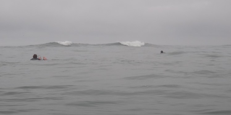 A longa remada no canal até a bancada de Punta Rocas