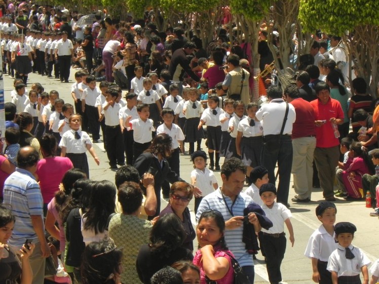 Desfile cívico em Pacasmayo