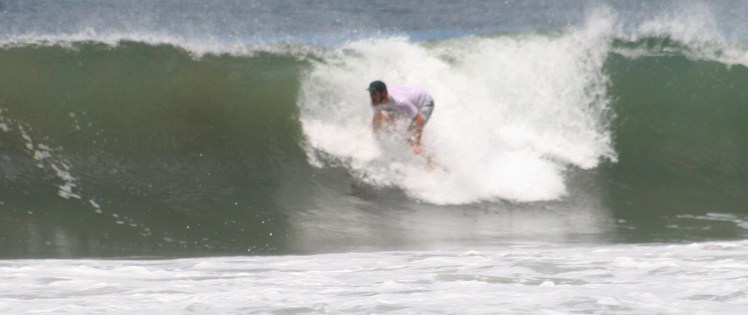 Surfing Playa Colorado