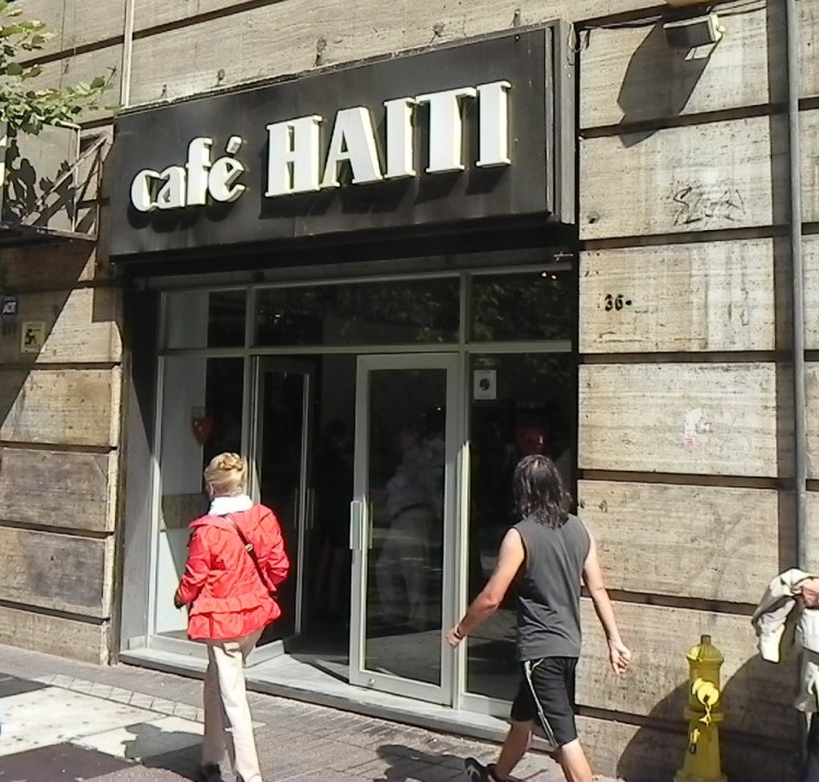 O famoso Café Haiti no Paseo Ahumada - "Café con piernas"