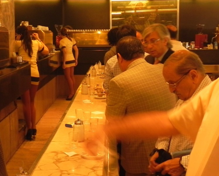 "Café con piernas" - Conservadorismo Chileno ??!?