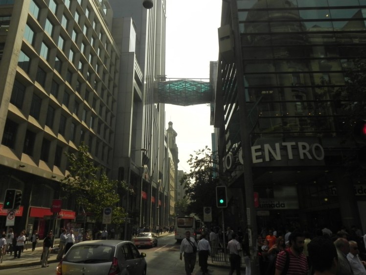 Centro de Santiago, o velho e o moderno misturados ..