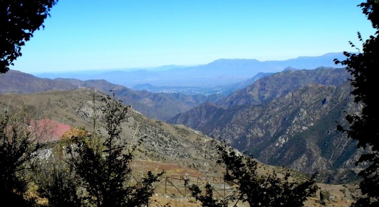 Santiago bem ao fundo visto de Farellones