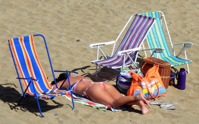 No Chile as pessoas vão a praia de roupa ... a não ser quando pinta umas brasileiras ! (Reñaca)