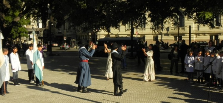 Gauchos na Plaza General San Martin no Retiro