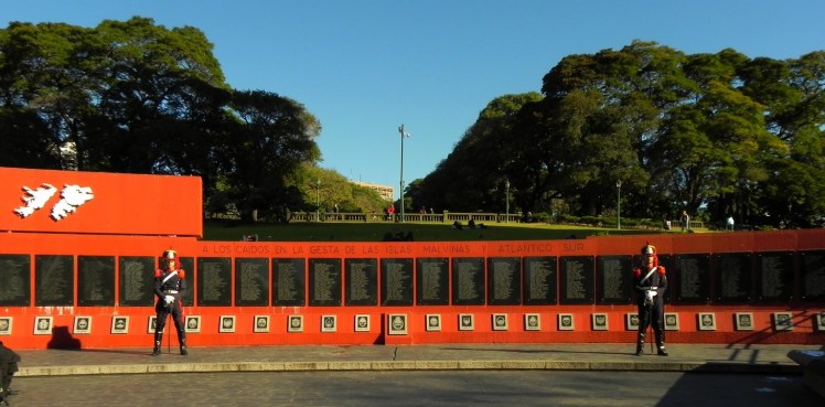 Plaza General San Martin - Memorial aos mortos nas Ilhas Malvinas