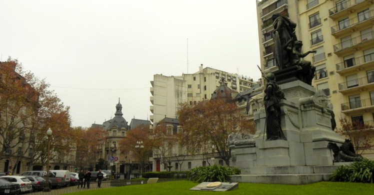 Plaza Carlos Pelegrini