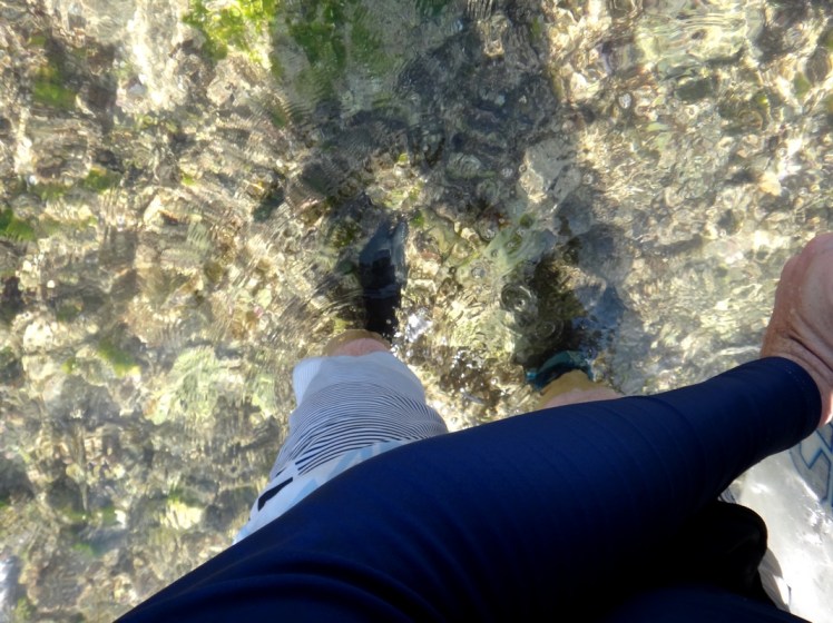 Entrada no mar caminhando sobre o Reef de Uluwatu