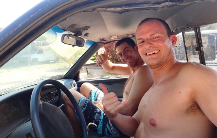 La toyotita emprestada pelo Pepe - Barra De la Cruz