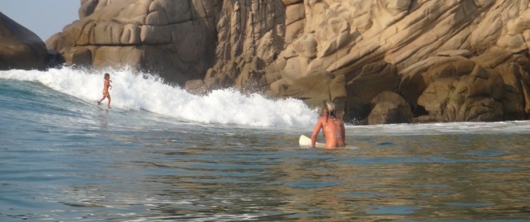 Surfing Barra De la Cruz