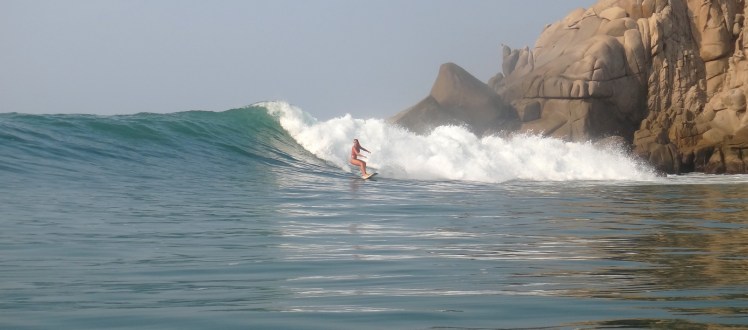 Surfing Barra De la Cruz