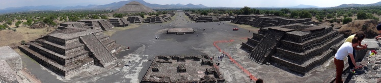 Panorâmica de Teotihuacán desde a Pirâmide da Lua