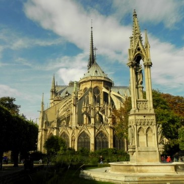 Catedral de Notre-Dame vista dos fundos