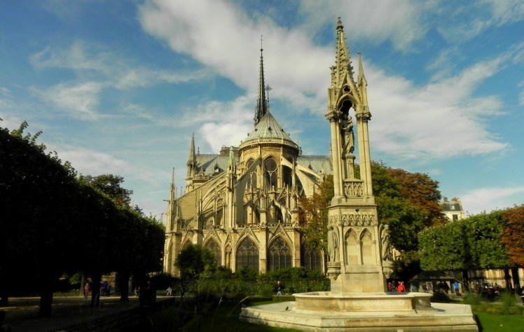 Catedral de Notre-Dame vista dos fundos