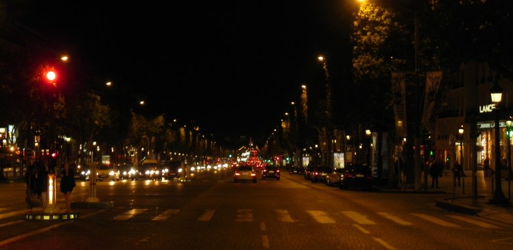 Avenida Champs-Elysées à noite