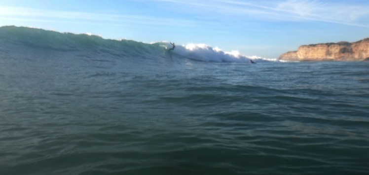 Surfe em Ericeira - Mais um dia com excelentes ondas em Ribeira D'Ilhas! Impressionante esta direita!