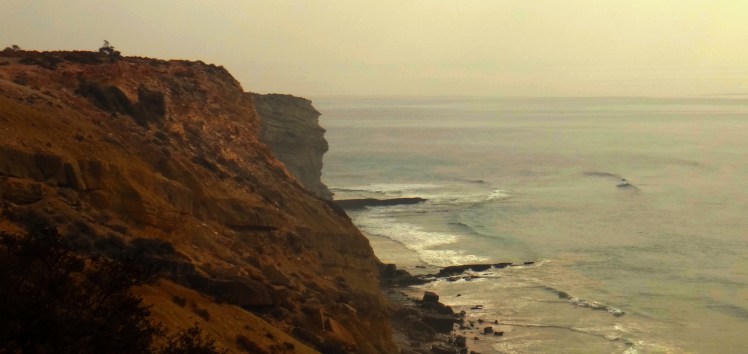Surfing Africa - Quilômetros de point breaks desertos