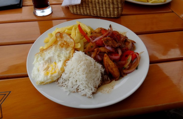 Sabroso Lomo Saltado em Cerro Azul