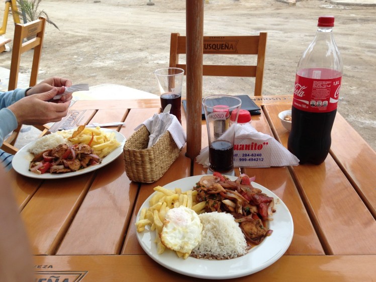 Sabroso Lomo Saltado em Cerro Azul