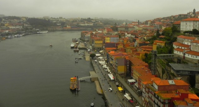 Rio Douro e Bairro da Ribeira vistos da Ponte Luis I