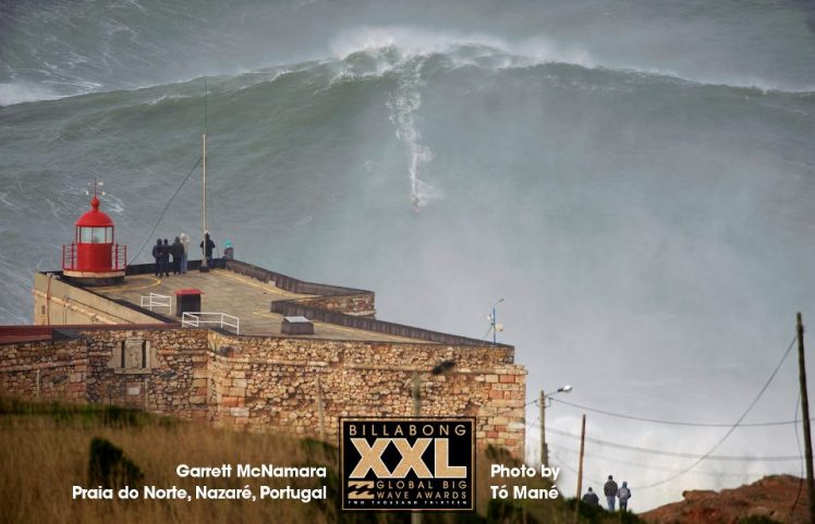 Onda de 30 metros surfada por Garrett McNamara em Nazaré