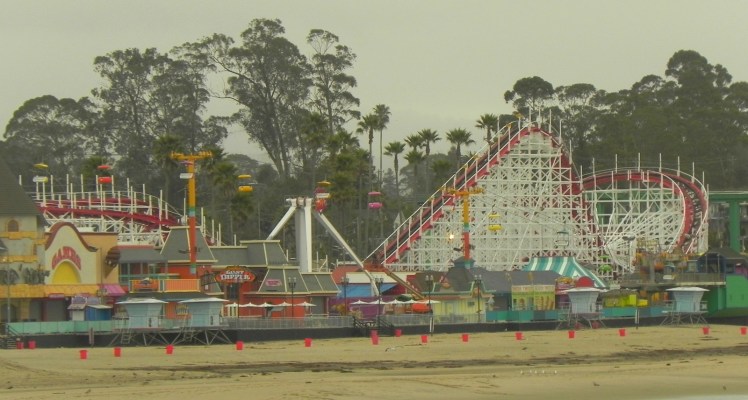 A montanha-russa de madeira Giant Dipper, construída em 1924 - Sant Cruz