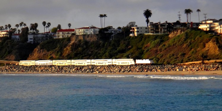 Pacific Surfliner train route - Esta linha de trem costeia quase todo o litoral central e sul da Califórnia
