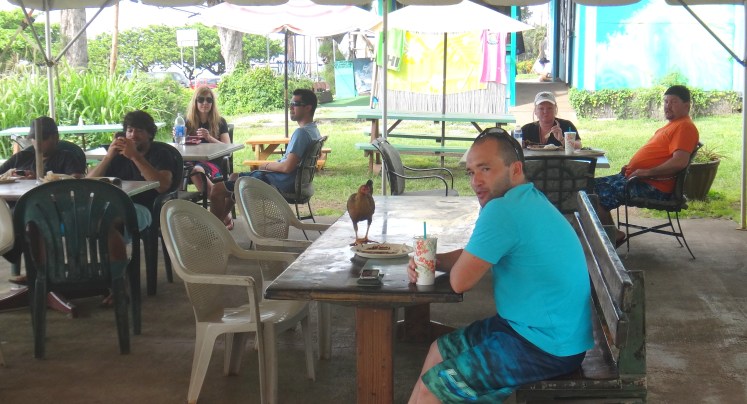 Fica esperto Charles, que tem gente de olho no teu rango!