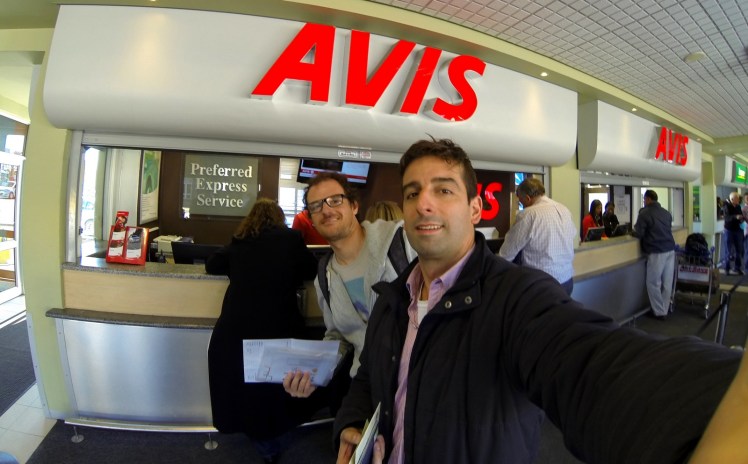 Pegando o carro na Avis